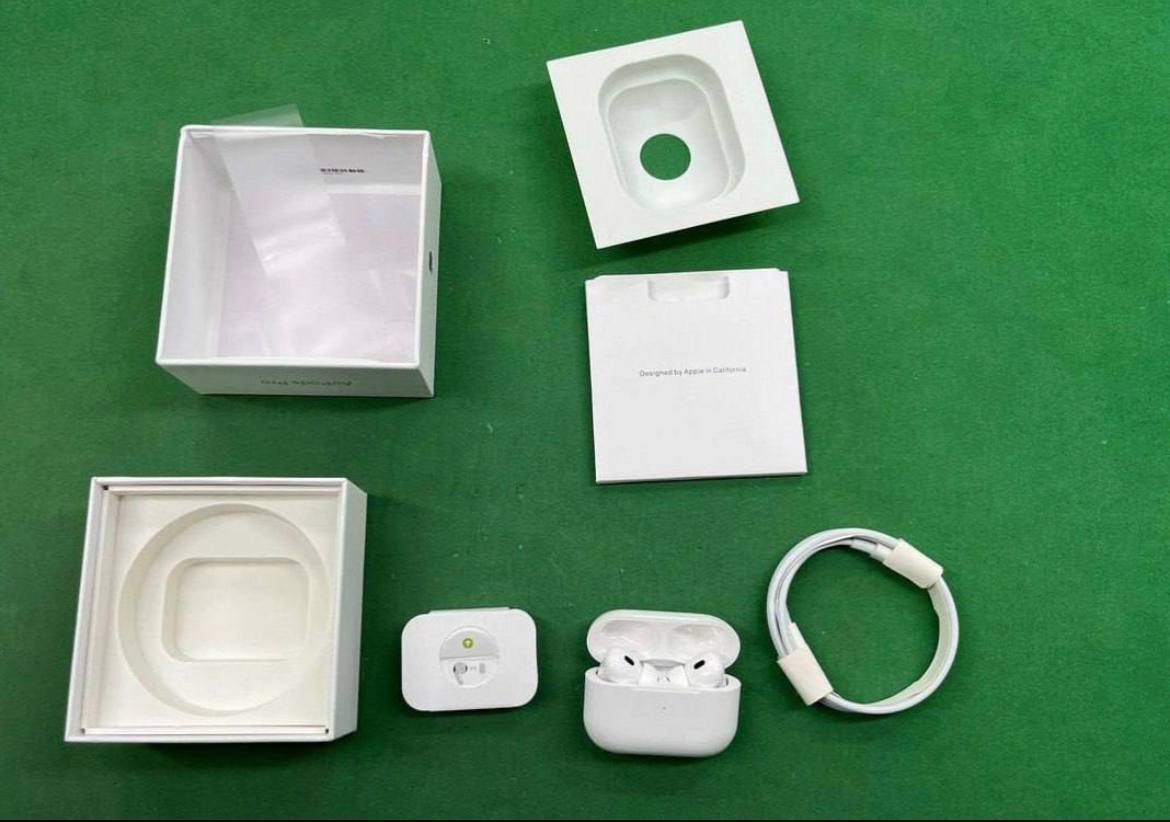 Apple headphones full range