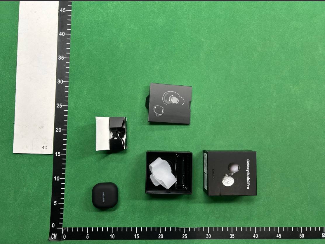 Apple headphones full range
