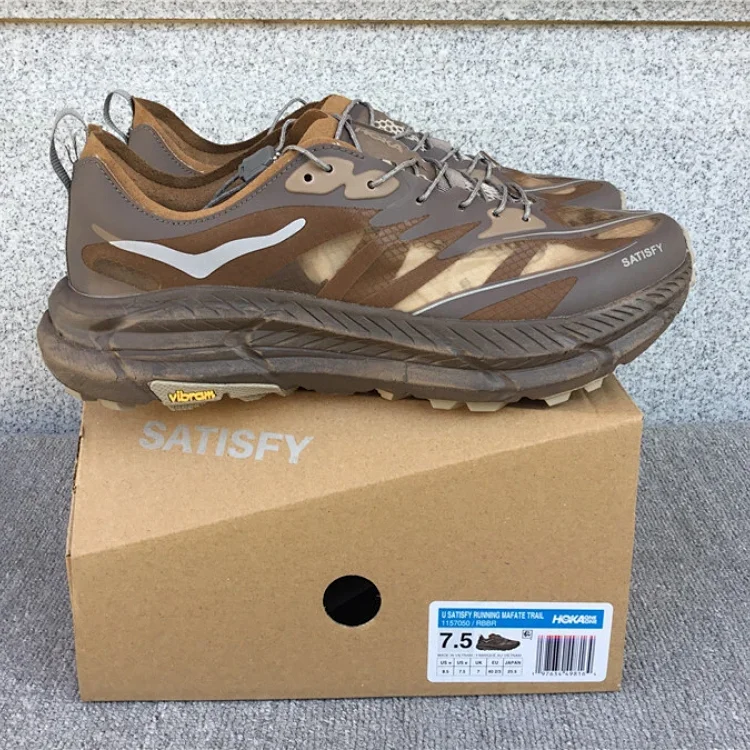 HOKA ONE ONE Satisfy