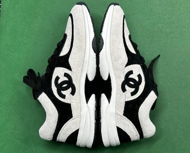Chanel CC runner