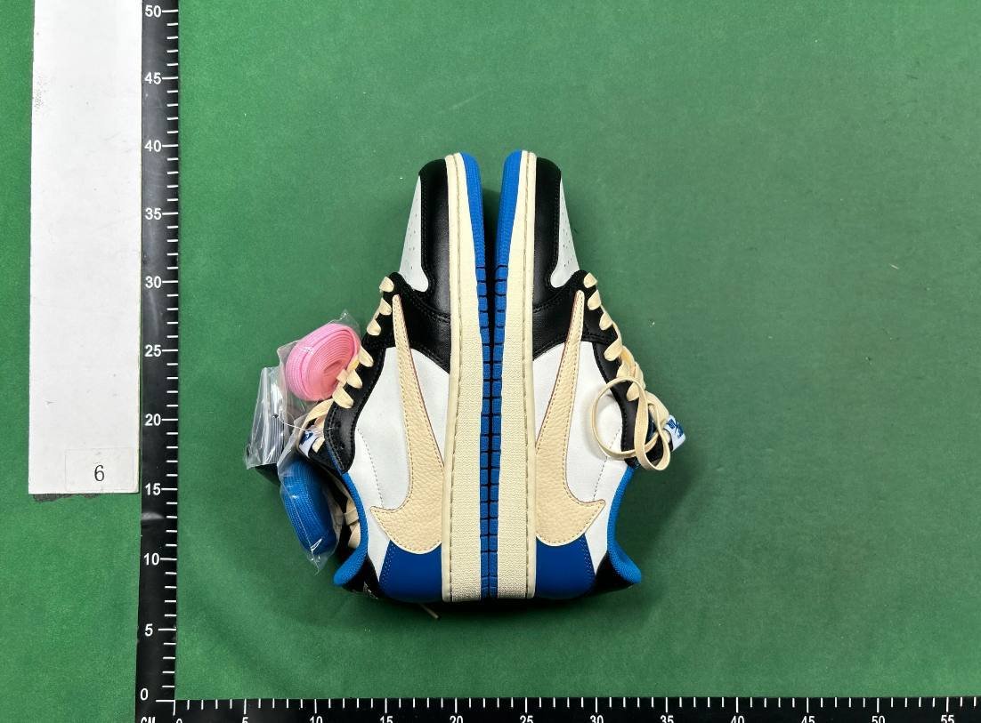 JORDAN 1 x TRAVIS